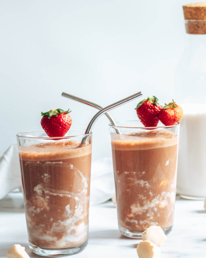 Vegane Eisschokolade mit Joghurt-Vanille Eiswürfeln