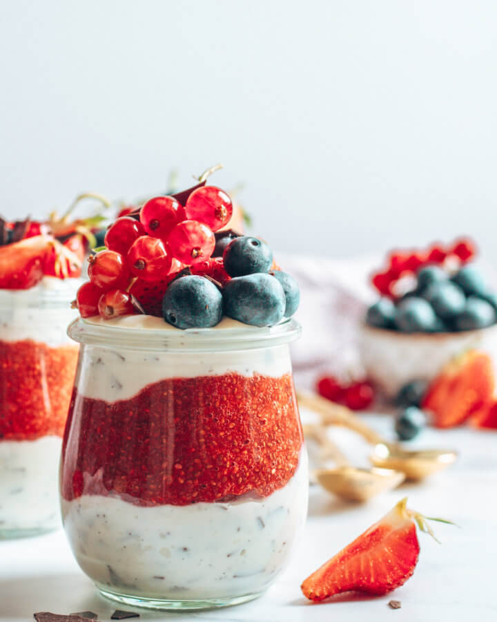 Stracciatelladessert mit Erdbeer-Chiapudding